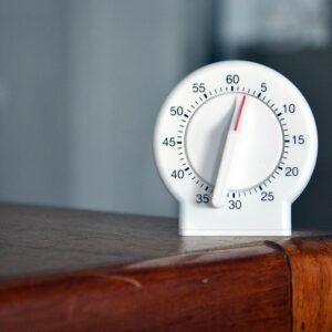 Black and white analogue kitchen timer